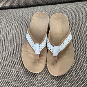 Moerdeng flip flops.Tan.39